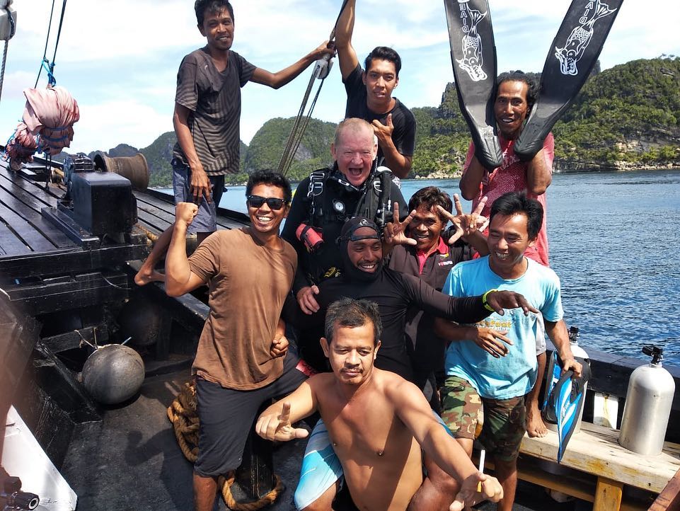 Ratu Laut crew with guest